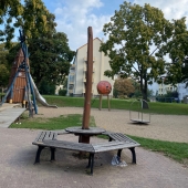 Bild vom Spielplatz anzeigen.