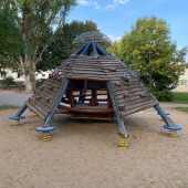 Bild vom Spielplatz anzeigen.