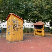 Bild vom Spielplatz anzeigen.