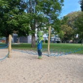 Bild vom Spielplatz anzeigen.