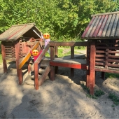 Bild vom Spielplatz anzeigen.