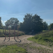 Bild vom Spielplatz anzeigen.