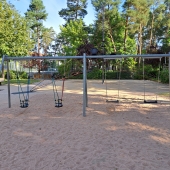 Bild vom Spielplatz anzeigen.