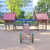 Bild vom Spielplatz anzeigen.