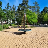 Bild vom Spielplatz anzeigen.