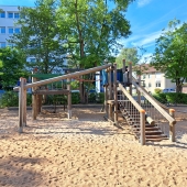 Bild vom Spielplatz anzeigen.