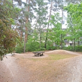 Bild vom Spielplatz anzeigen.