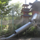 Bild vom Spielplatz anzeigen.