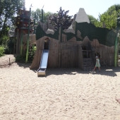 Bild vom Spielplatz anzeigen.