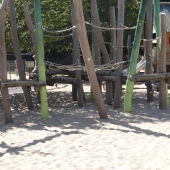 Bild vom Spielplatz anzeigen.