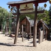 Bild vom Spielplatz anzeigen.