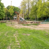 Bild vom Spielplatz anzeigen.
