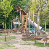 Bild vom Spielplatz anzeigen.