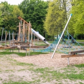 Bild vom Spielplatz anzeigen.