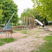 Bild vom Spielplatz anzeigen.