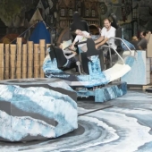 Bild vom Spielplatz anzeigen.