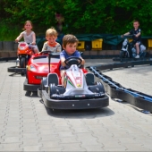 Bild vom Spielplatz anzeigen.
