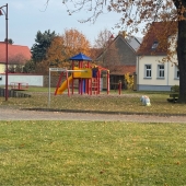 Bild vom Spielplatz anzeigen.