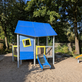 Bild vom Spielplatz anzeigen.