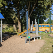 Bild vom Spielplatz anzeigen.