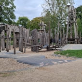 Bild vom Spielplatz anzeigen.