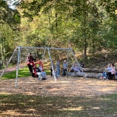Bild vom Spielplatz anzeigen.