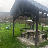 Bild vom Spielplatz anzeigen.