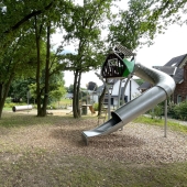 Bild vom Spielplatz anzeigen.