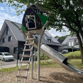 Bild vom Spielplatz anzeigen.
