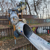 Bild vom Spielplatz anzeigen.