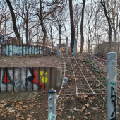 Bild vom Spielplatz anzeigen.