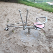 Bild vom Spielplatz anzeigen.