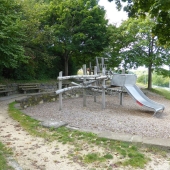 Bild vom Spielplatz anzeigen.