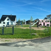 Bild vom Spielplatz anzeigen.