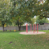 Bild vom Spielplatz anzeigen.