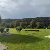 Bild vom Spielplatz anzeigen.