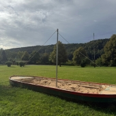 Bild vom Spielplatz anzeigen.
