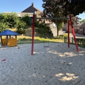 Bild vom Spielplatz anzeigen.