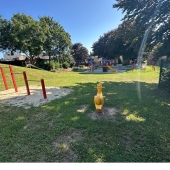 Bild vom Spielplatz anzeigen.
