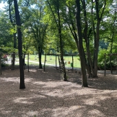 Bild vom Spielplatz anzeigen.
