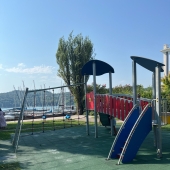Bild vom Spielplatz anzeigen.