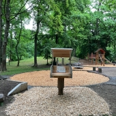 Bild vom Spielplatz anzeigen.