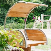 Bild vom Spielplatz anzeigen.