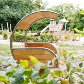 Bild vom Spielplatz anzeigen.