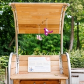Bild vom Spielplatz anzeigen.