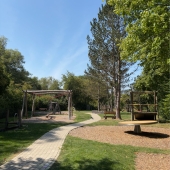 Bild vom Spielplatz anzeigen.