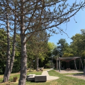 Bild vom Spielplatz anzeigen.
