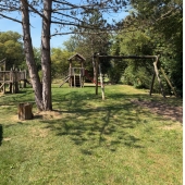Bild vom Spielplatz anzeigen.