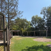 Bild vom Spielplatz anzeigen.