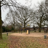 Bild vom Spielplatz anzeigen.